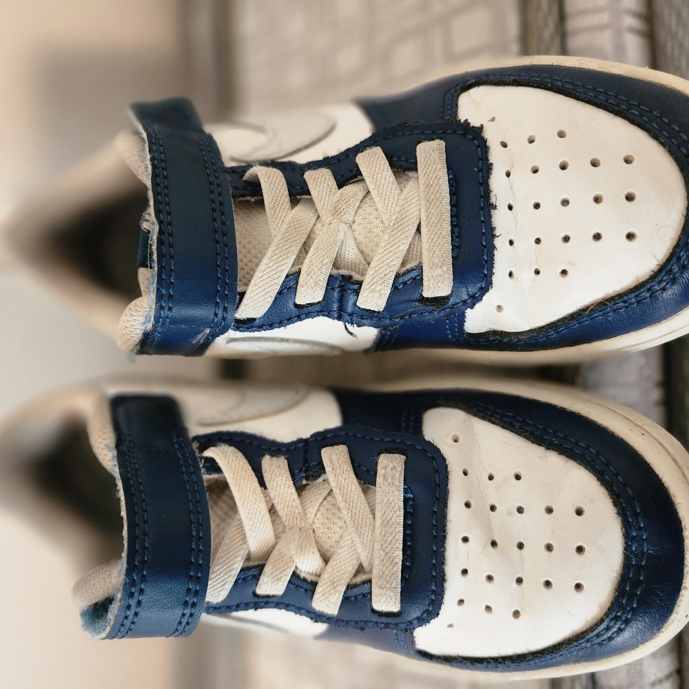 Nike Blue and White Sneakers Classic Athletic Design